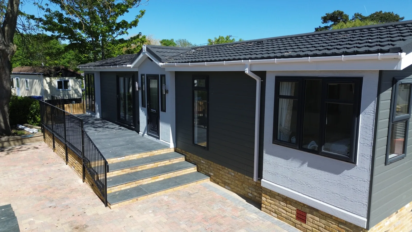 13 Dee Road