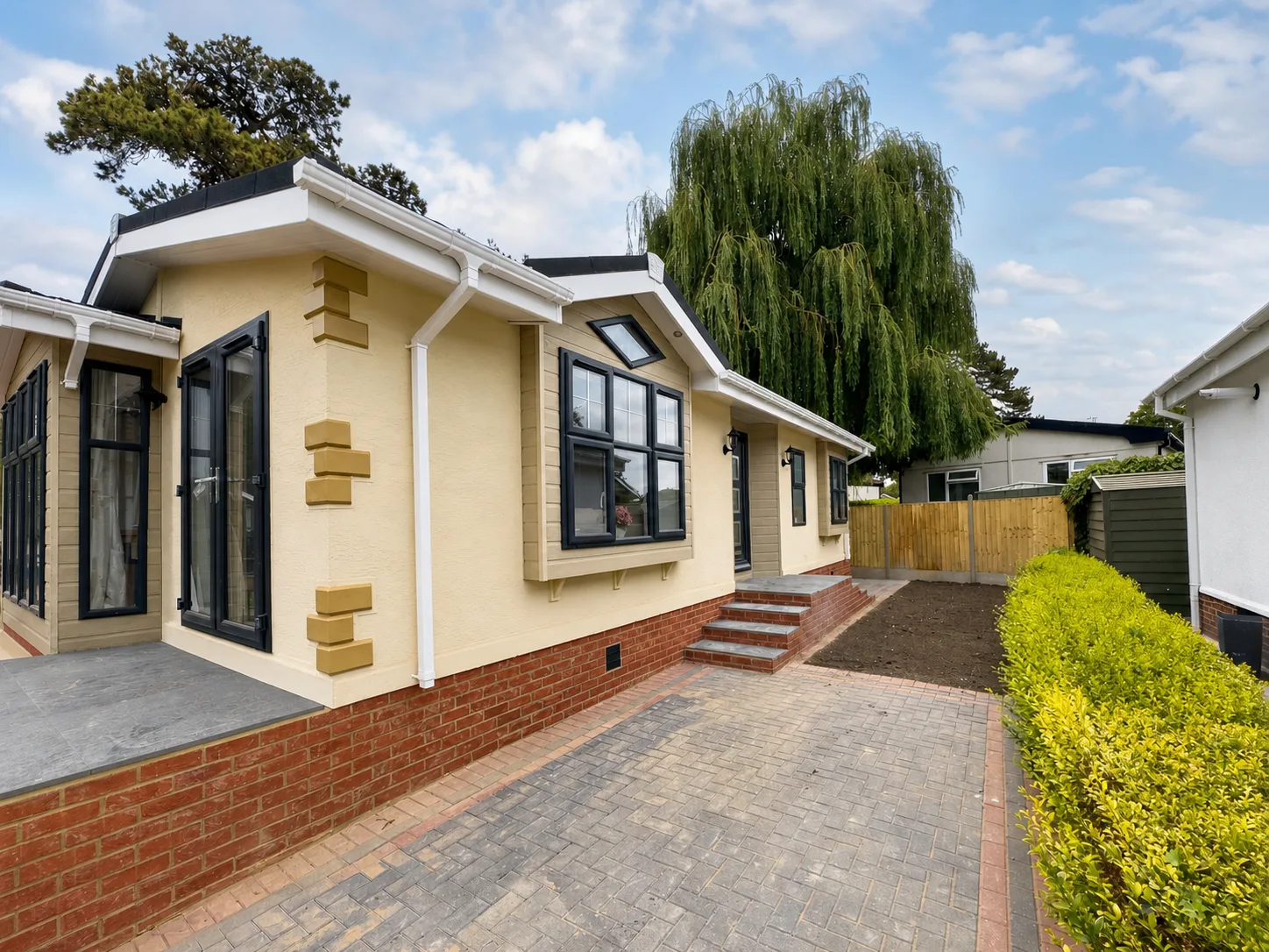 8A Thames Road