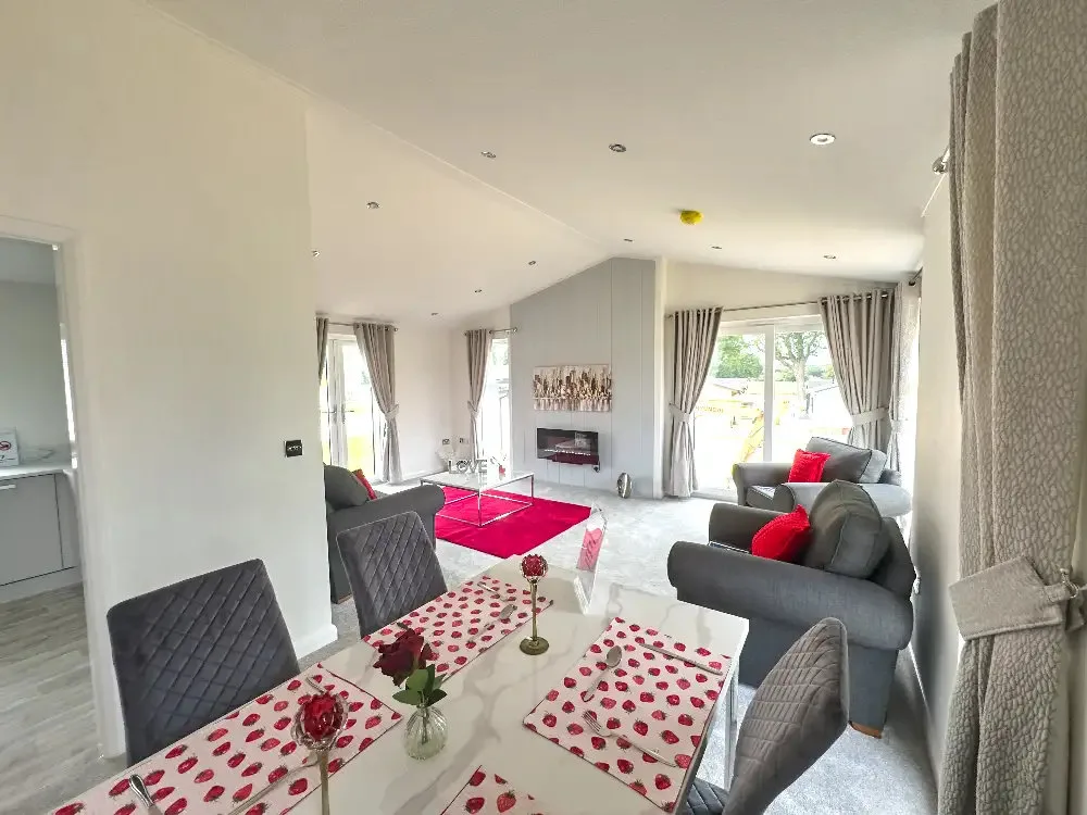 6 Hollies Way, view 3