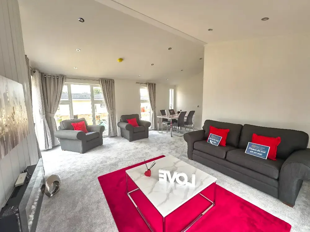 6 Hollies Way, view 2