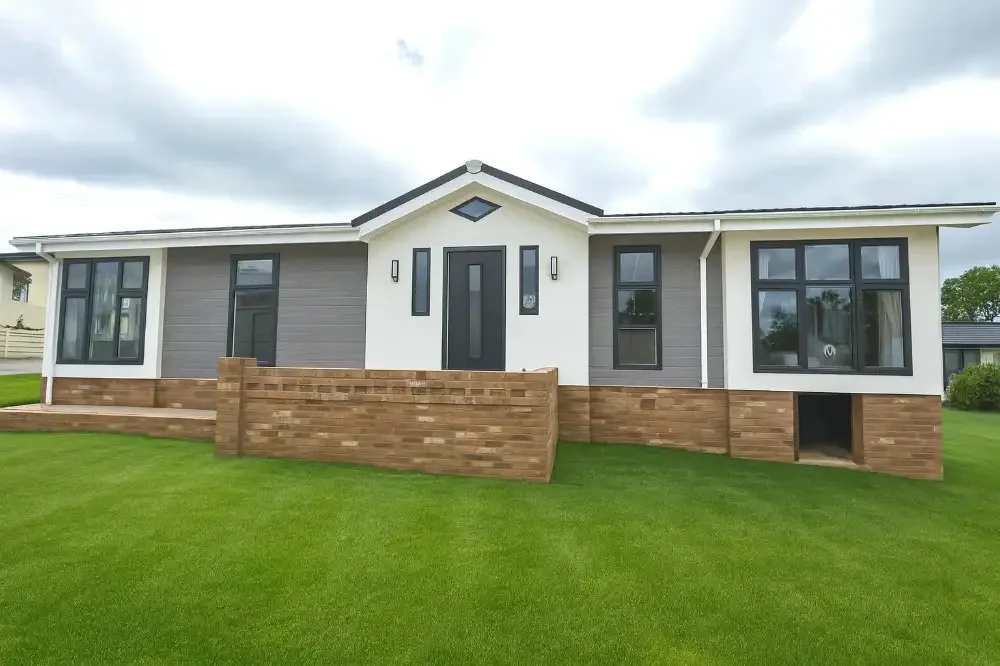 6 Hollies Way